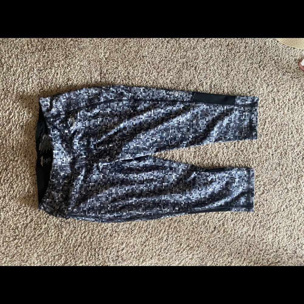 Cropped Leggings.